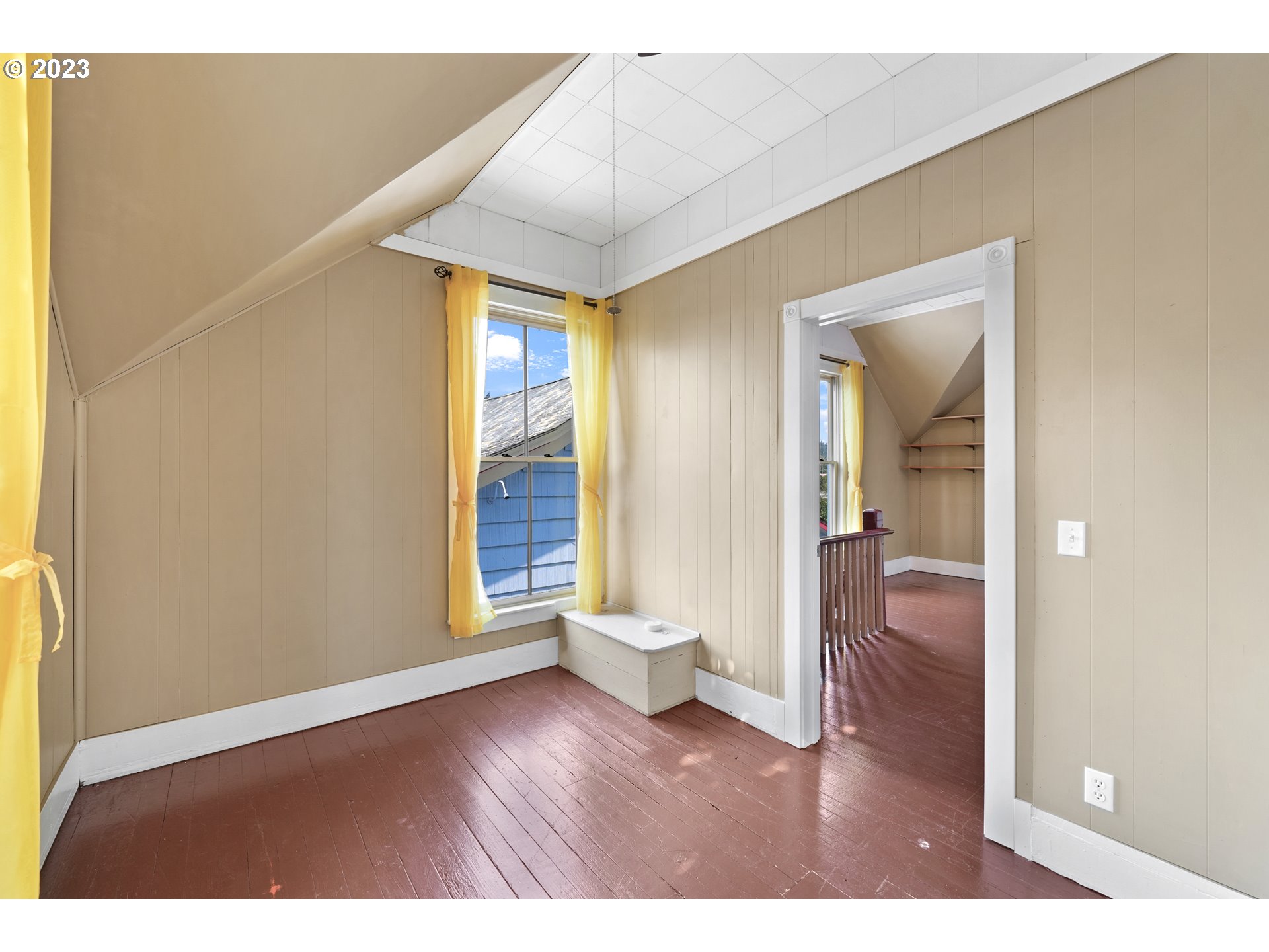 313 Centre Street La Conner, WA 98257 - Photo 19 of 29 a view of an empty room and a gallery