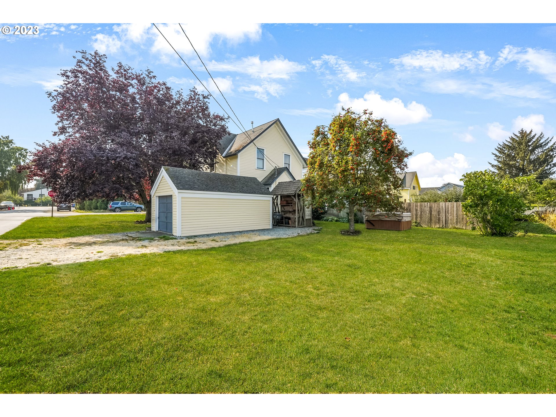 313 Centre Street La Conner, WA 98257 - Photo 25 of 29 a backyard of a house with lots of green space