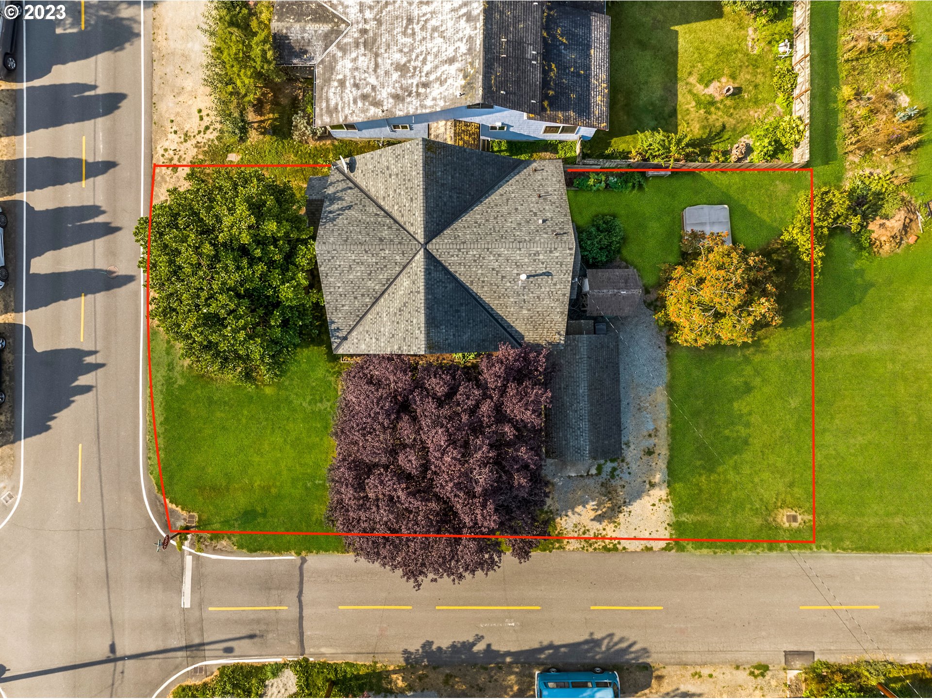 313 Centre Street La Conner, WA 98257 - Photo 29 of 29 front view of a house with a yard