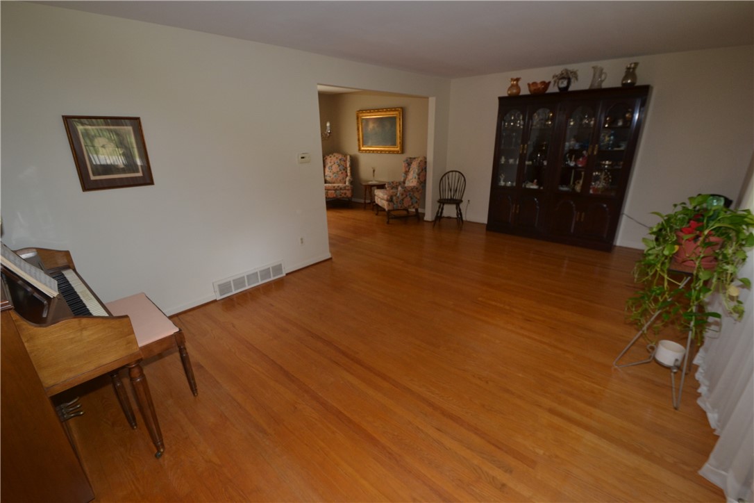 118 Nettlecreek Road Perinton, NY 14450 - Photo 9 of 41 Living room with hardwood floor