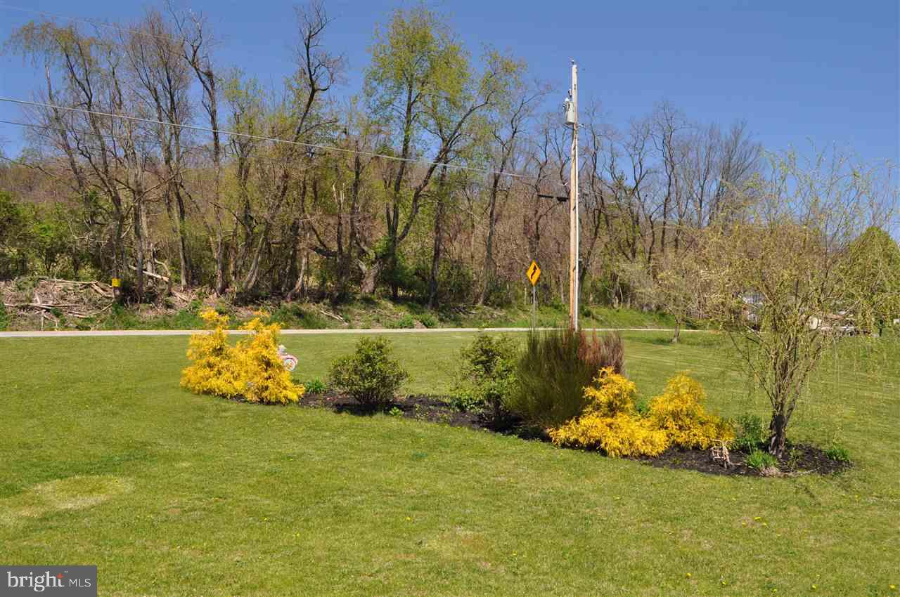 733 Rockville Road Spring Grove, PA 17362 - Photo 2 of 36