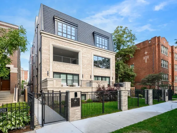 $2,375,000 | 3923 North Janssen Avenue, Unit 2E, Chicago, IL 60613