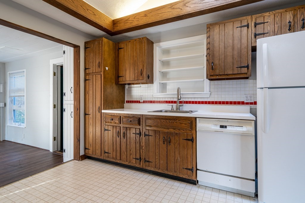 13 Tremlett Road Billerica, MA 01821 - Photo 12 of 26