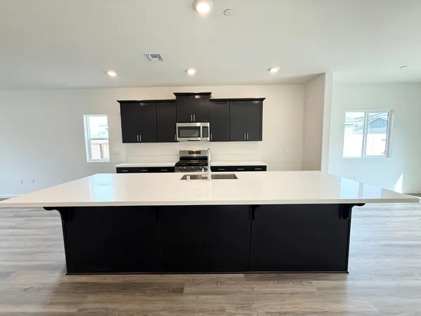 $539,990 | 873 South Philip Avenue, Fowler, CA 93625