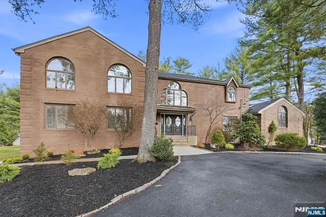 $2,099,000 | 921 Franklin Lake Road, Franklin Lakes, NJ 07417