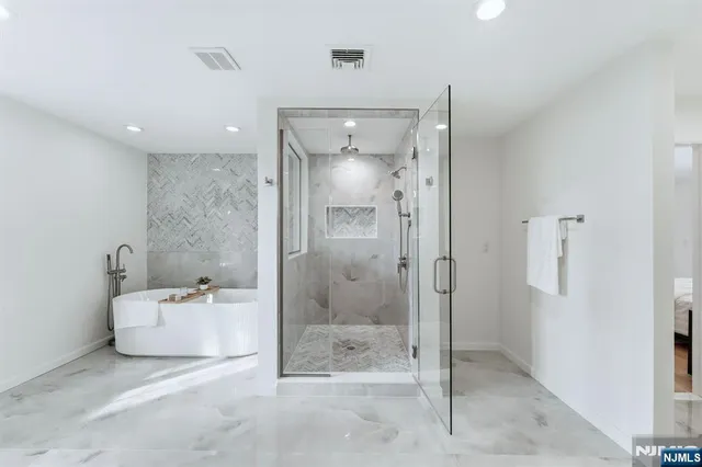 $2,099,000 | 921 Franklin Lake Road, Franklin Lakes, NJ 07417