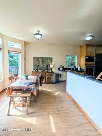 $879,000 | 845 Cougar Road, Naples, ID 83847