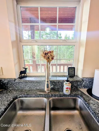 $879,000 | 845 Cougar Road, Naples, ID 83847