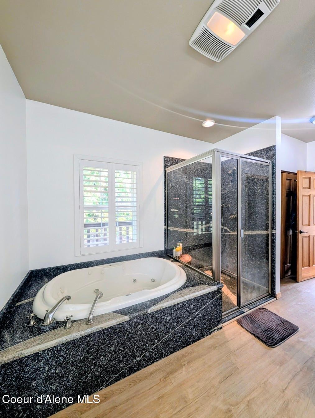 845 Cougar Road Naples, ID 83847 - Photo 27 of 85 Sunken tub