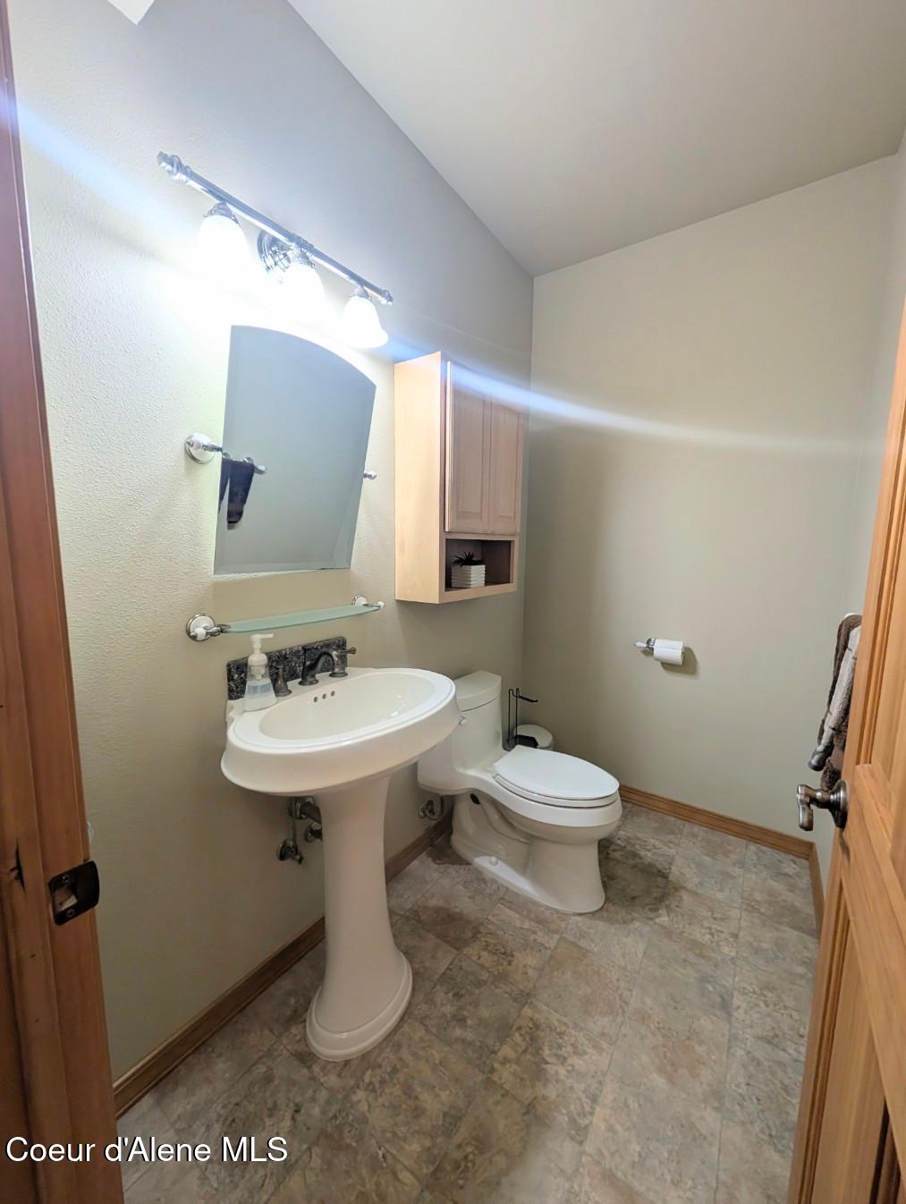 845 Cougar Road Naples, ID 83847 - Photo 53 of 85 Half bath downstairs also