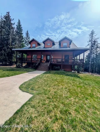 $879,000 | 845 Cougar Road, Naples, ID 83847