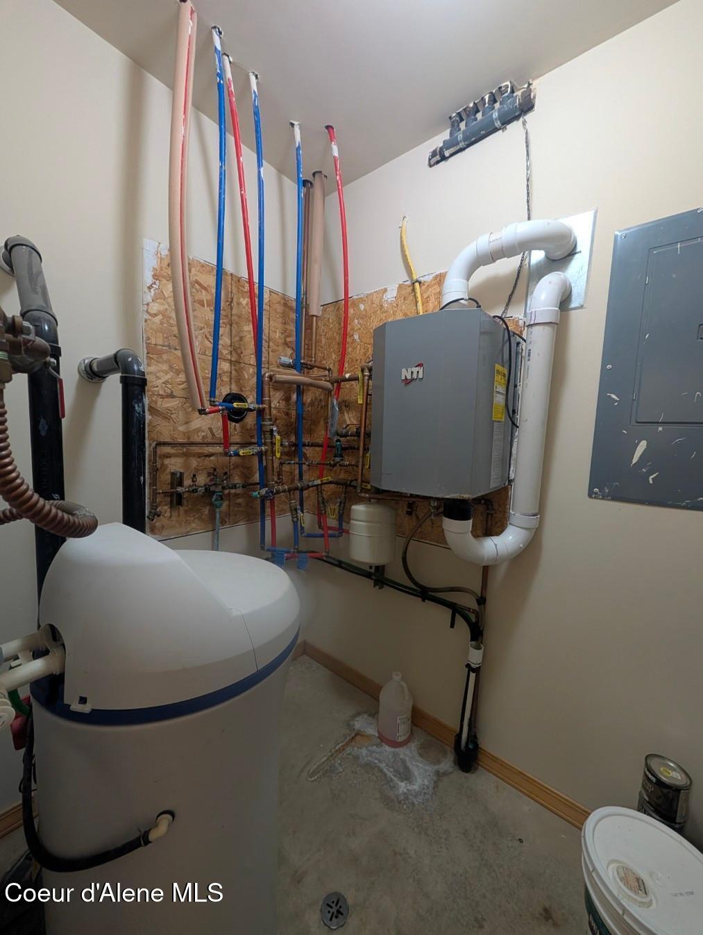 845 Cougar Road Naples, ID 83847 - Photo 84 of 85 Mechanics room, very neatly done