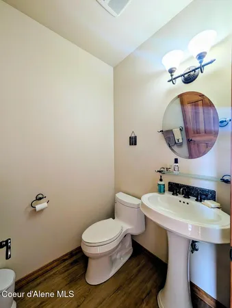 $879,000 | 845 Cougar Road, Naples, ID 83847