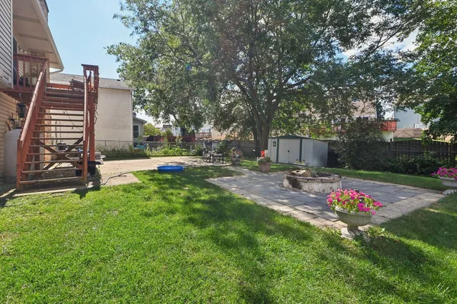 a view of a backyard with sitting area