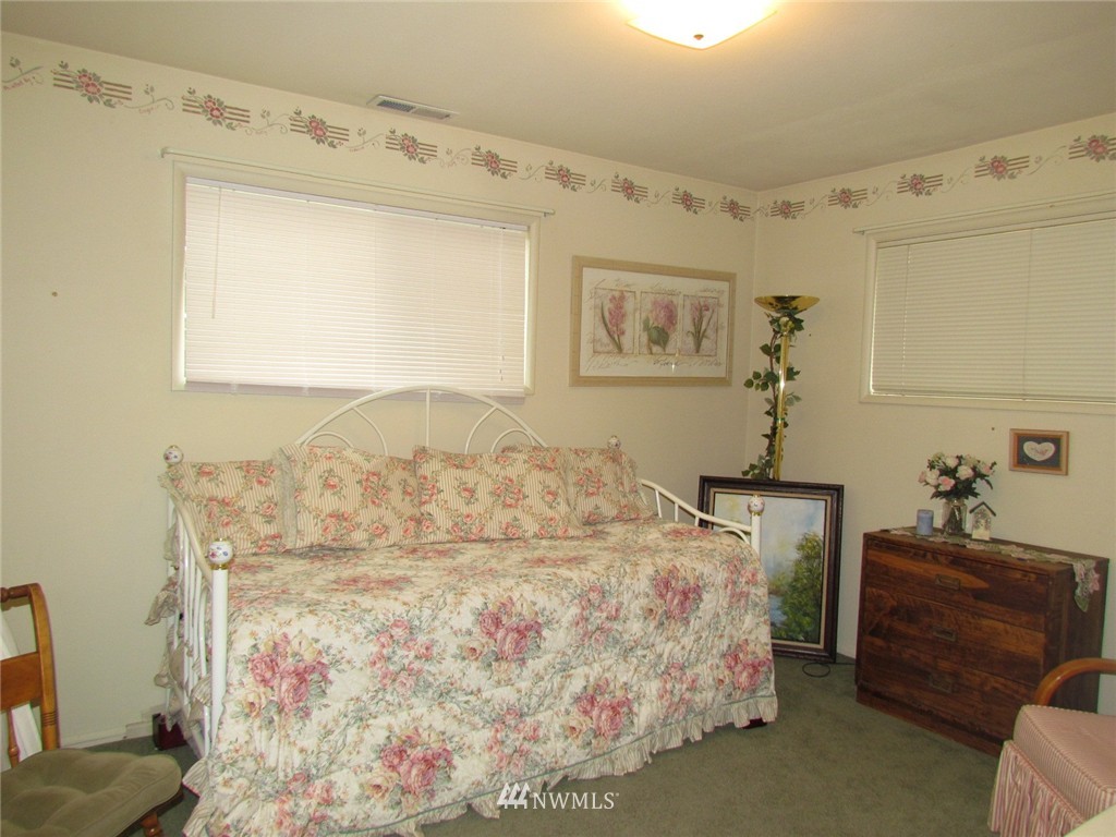 3129 Maple Street Longview, WA 98632 - Photo 5 of 11 Gallery Image 5
