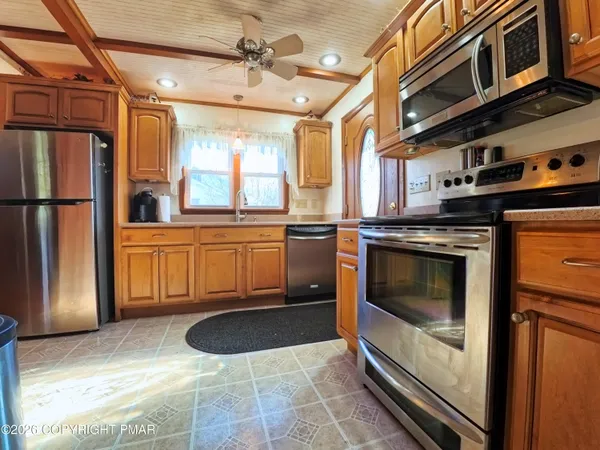 $545,000 | 1101 Lakeview Drive, White Haven, PA 18661