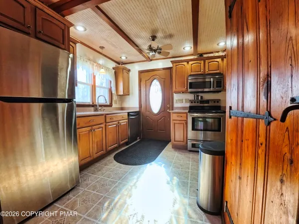 $545,000 | 1101 Lakeview Drive, White Haven, PA 18661