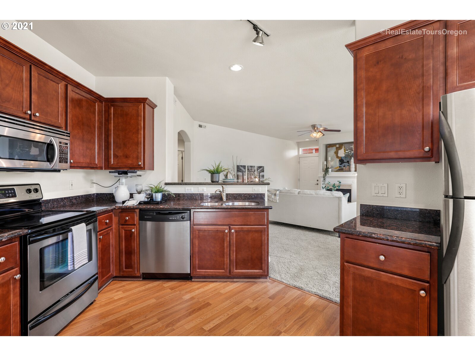 795 Springtree Lane West Linn, OR 97068 - Photo 12 of 32 Gallery Image 12