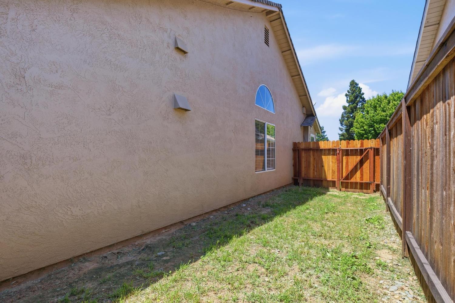 620 Teesdale Road Yuba City, CA 95991 - Photo 47 of 48 East Side Yard with new Gate