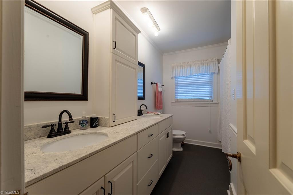 559 Welcome-Arcadia Road Lexington, NC 27295 - Photo 27 of 37 Upstairs Bathroom