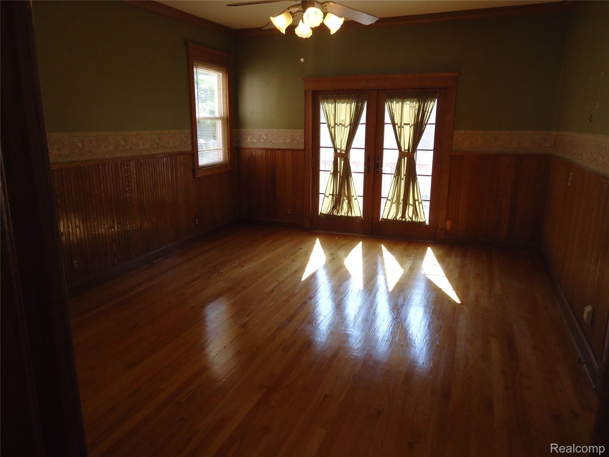 1910 6th Street Bay City, MI 48708 - Photo 21 of 66 DSC07582.JPG