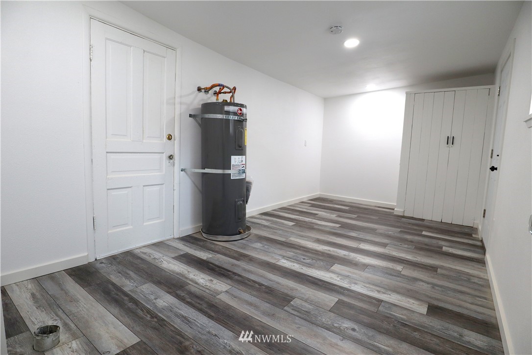 305 Fillmore Street Hoquiam, WA 98550 - Photo 14 of 23 a view of empty room