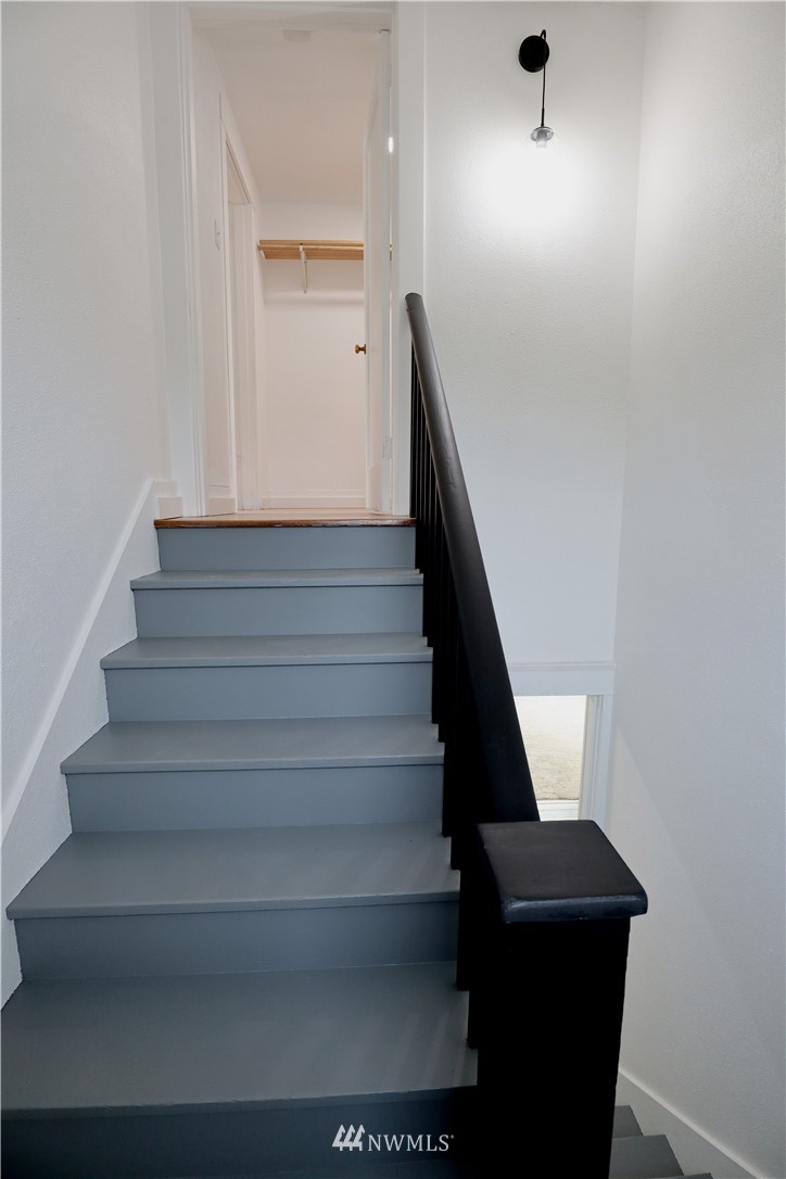 305 Fillmore Street Hoquiam, WA 98550 - Photo 15 of 23 a view of entryway