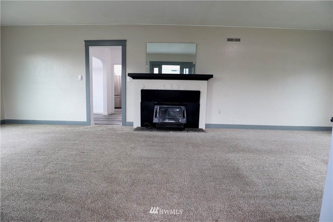 305 Fillmore Street Hoquiam, WA 98550 - Photo 5 of 23 a living room with a fireplace
