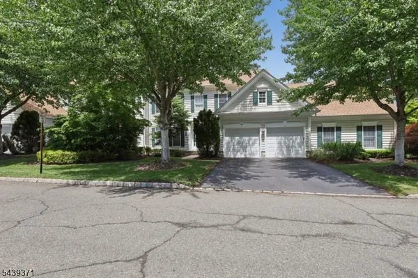 $1,099,000 | 122 White Pine Court, Paramus, NJ 07652