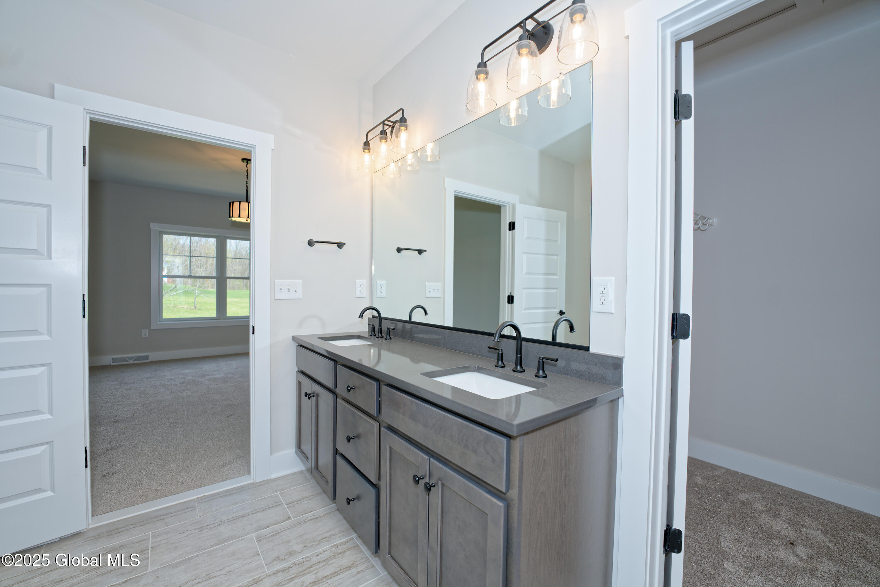 2802 Phillips Road East Greenbush, NY 12033 - Photo 16 of 32 Primary Bath