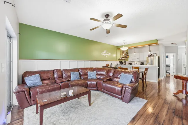 $275,000 | 907 Knoll Shores Court, Unit 203, Murrells Inlet, SC 29576