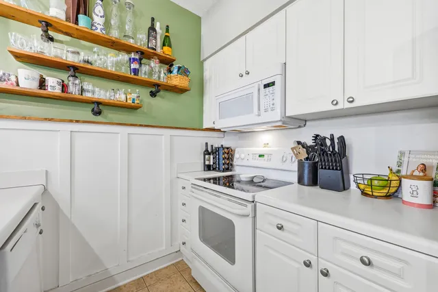 $275,000 | 907 Knoll Shores Court, Unit 203, Murrells Inlet, SC 29576