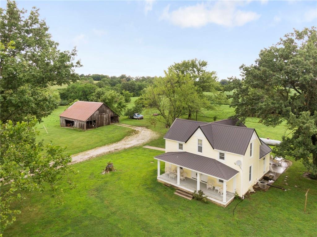 12189 119th Road Sweet Springs, MO 65351 - Photo 2 of 40