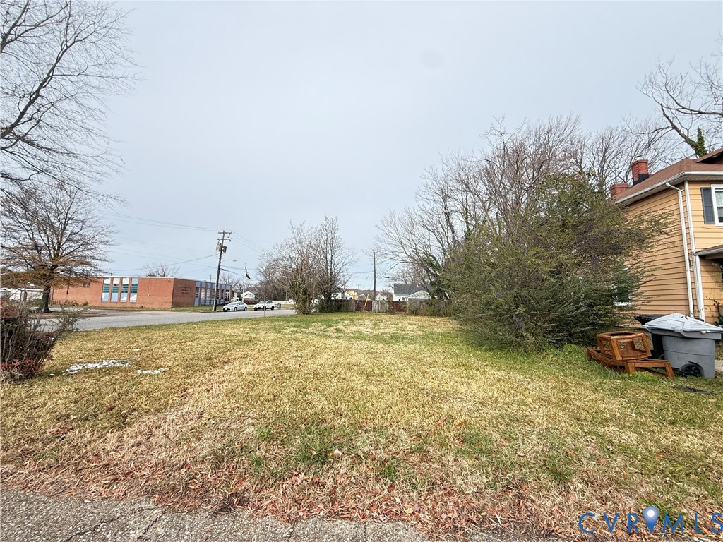 a view of a yard with an trees