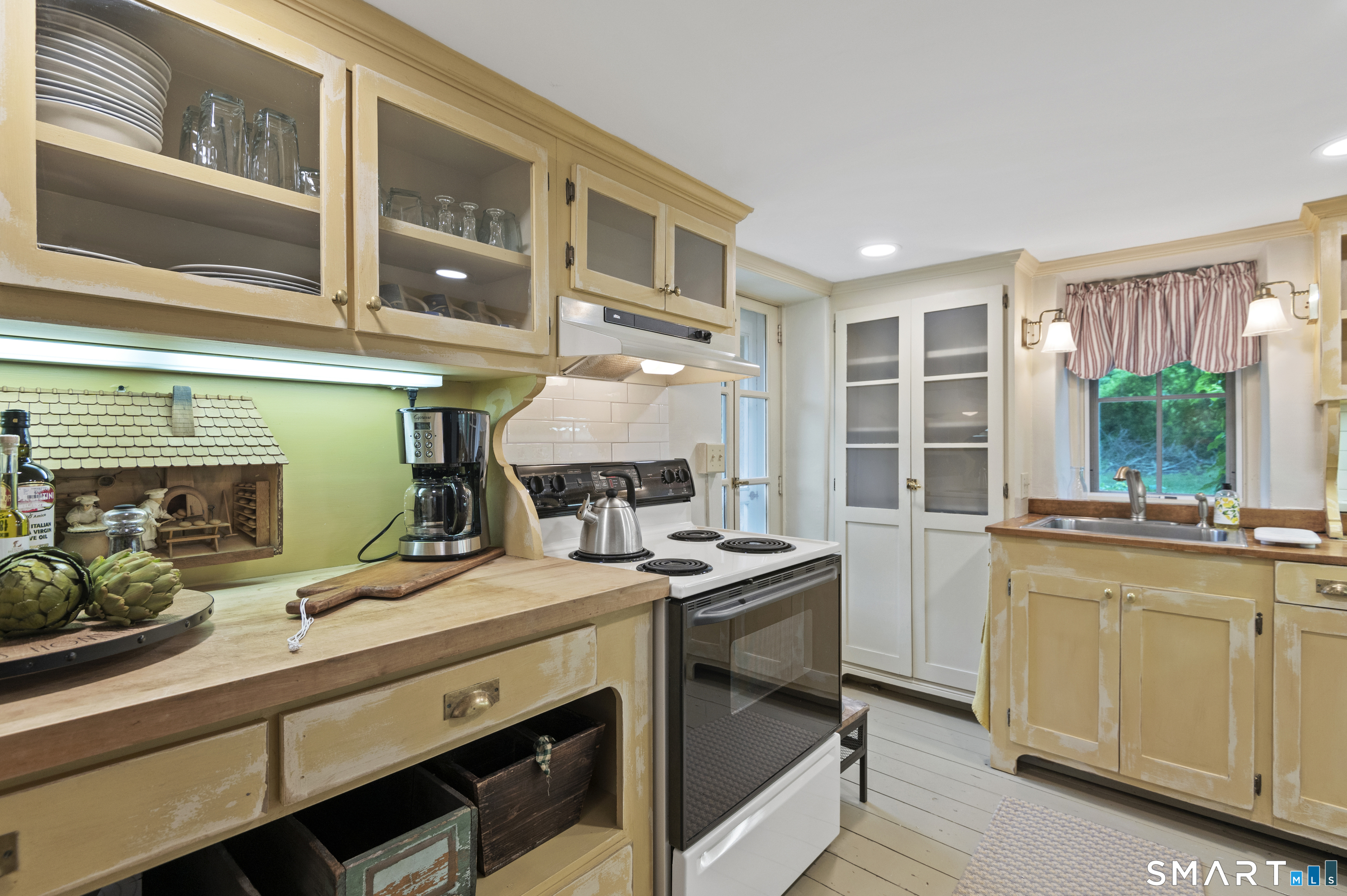 92 Bokum Road Old Saybrook, CT 06475 - Photo 12 of 40