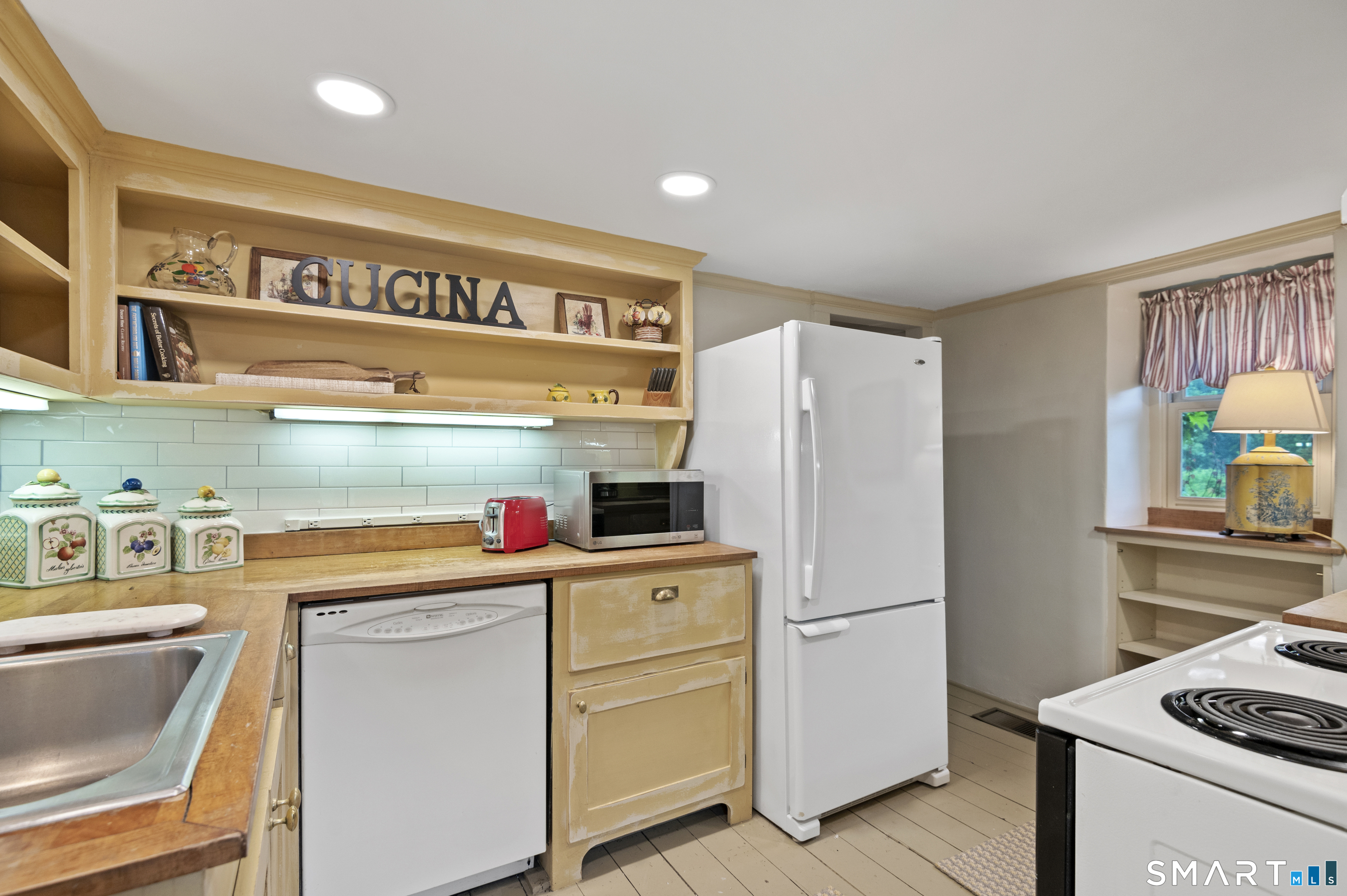 92 Bokum Road Old Saybrook, CT 06475 - Photo 13 of 40