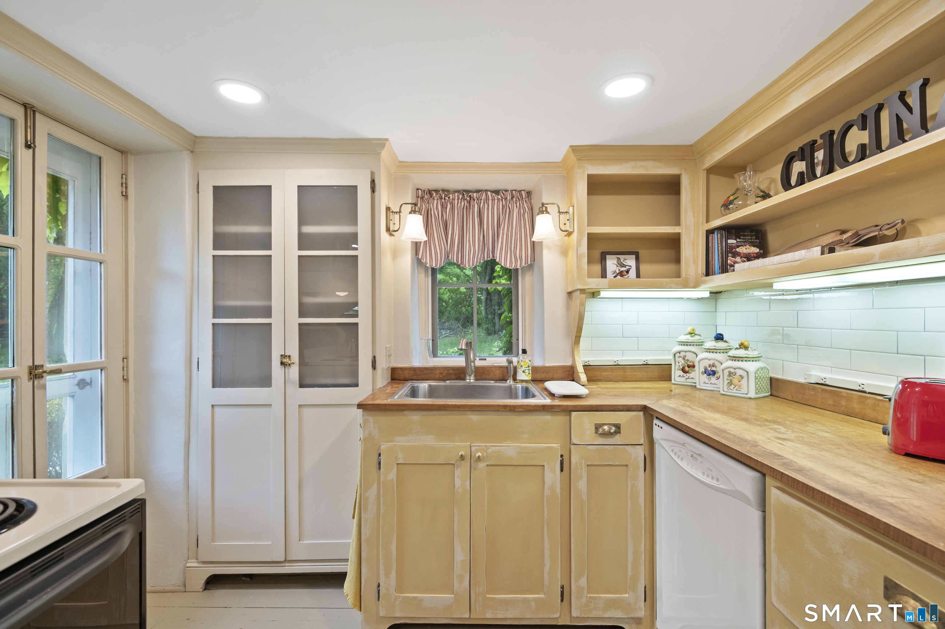 92 Bokum Road Old Saybrook, CT 06475 - Photo 15 of 40