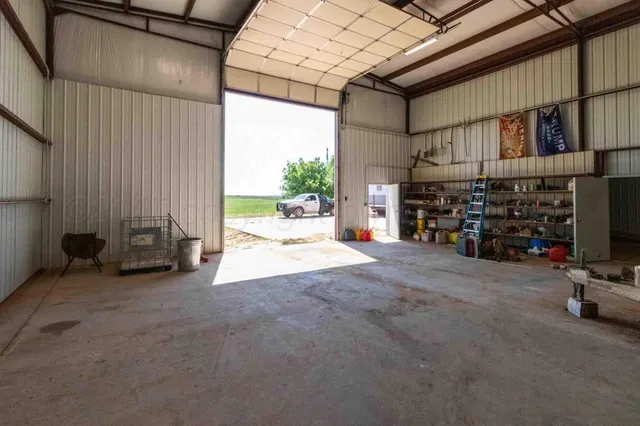 $950,000 | 8040 County Road 2, Mobeetie, TX 79061
