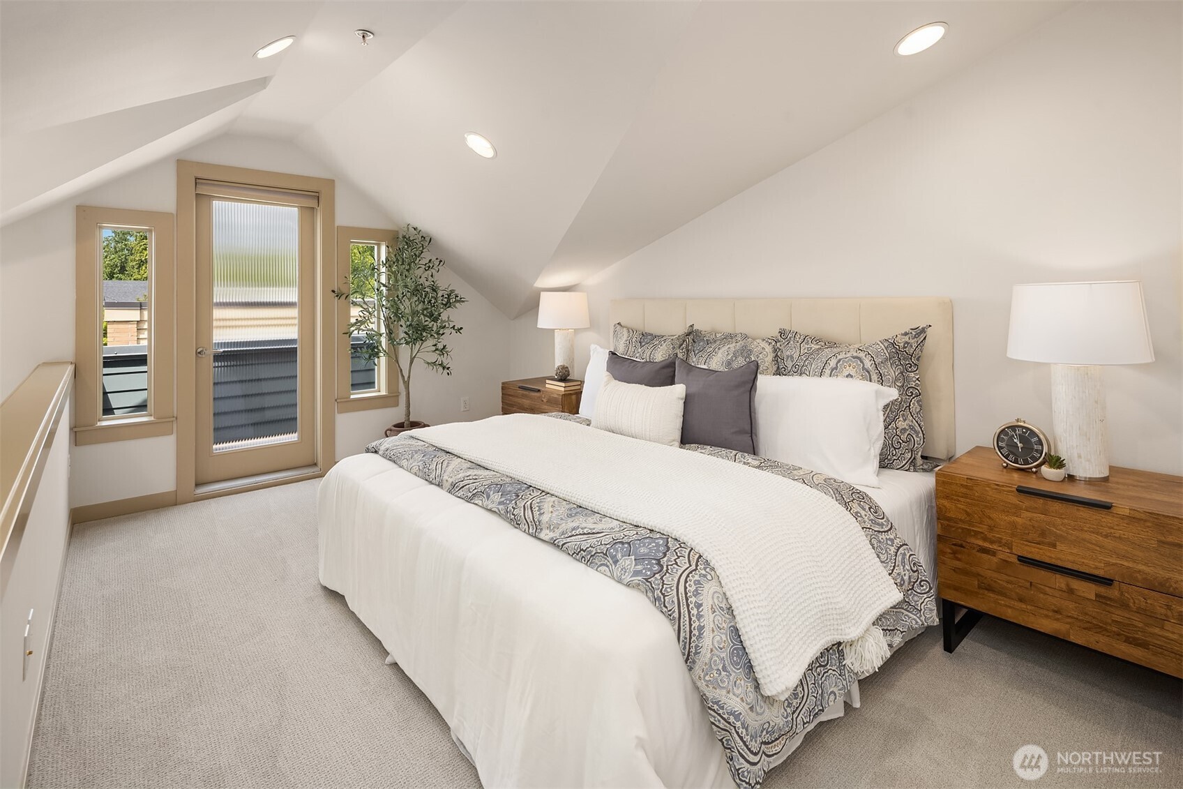 916 North 73rd Street, Unit A Seattle, WA 98103 - Photo 18 of 34