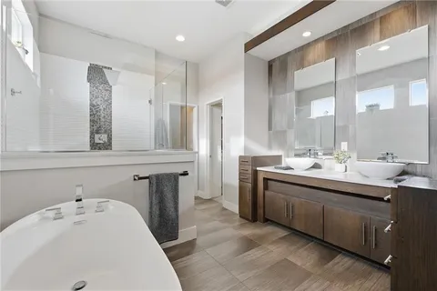 $725,000 | 4502 Northwest 70 Terrace, Kansas City, MO 64151