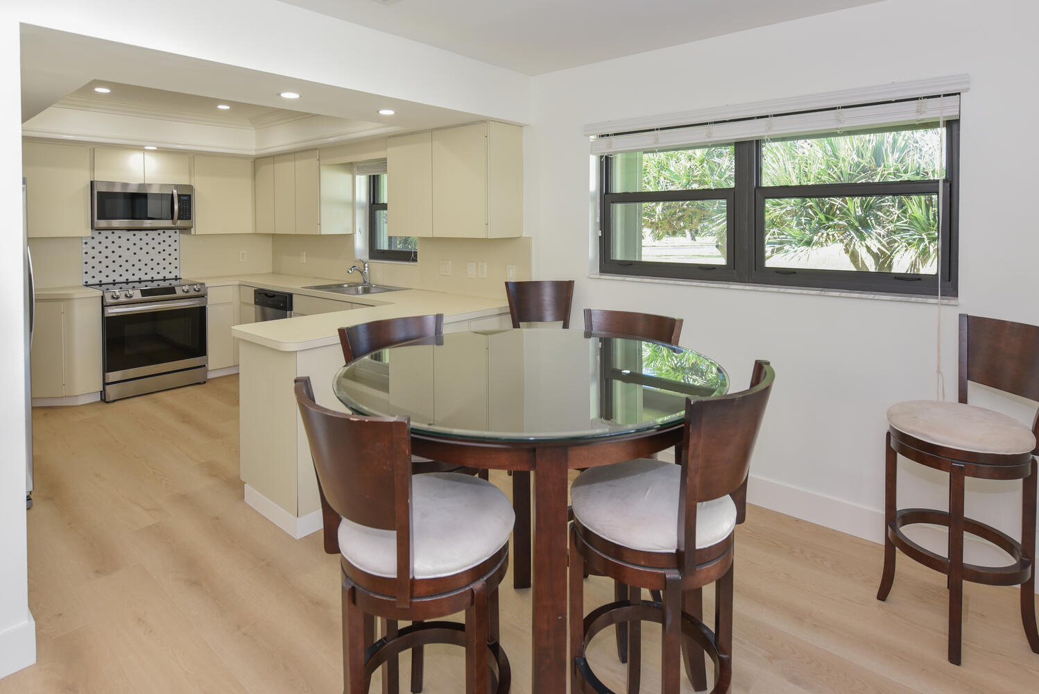 1469 Vía Privada Jupiter, FL 33477 - Photo 20 of 38 a dining room with furniture and window