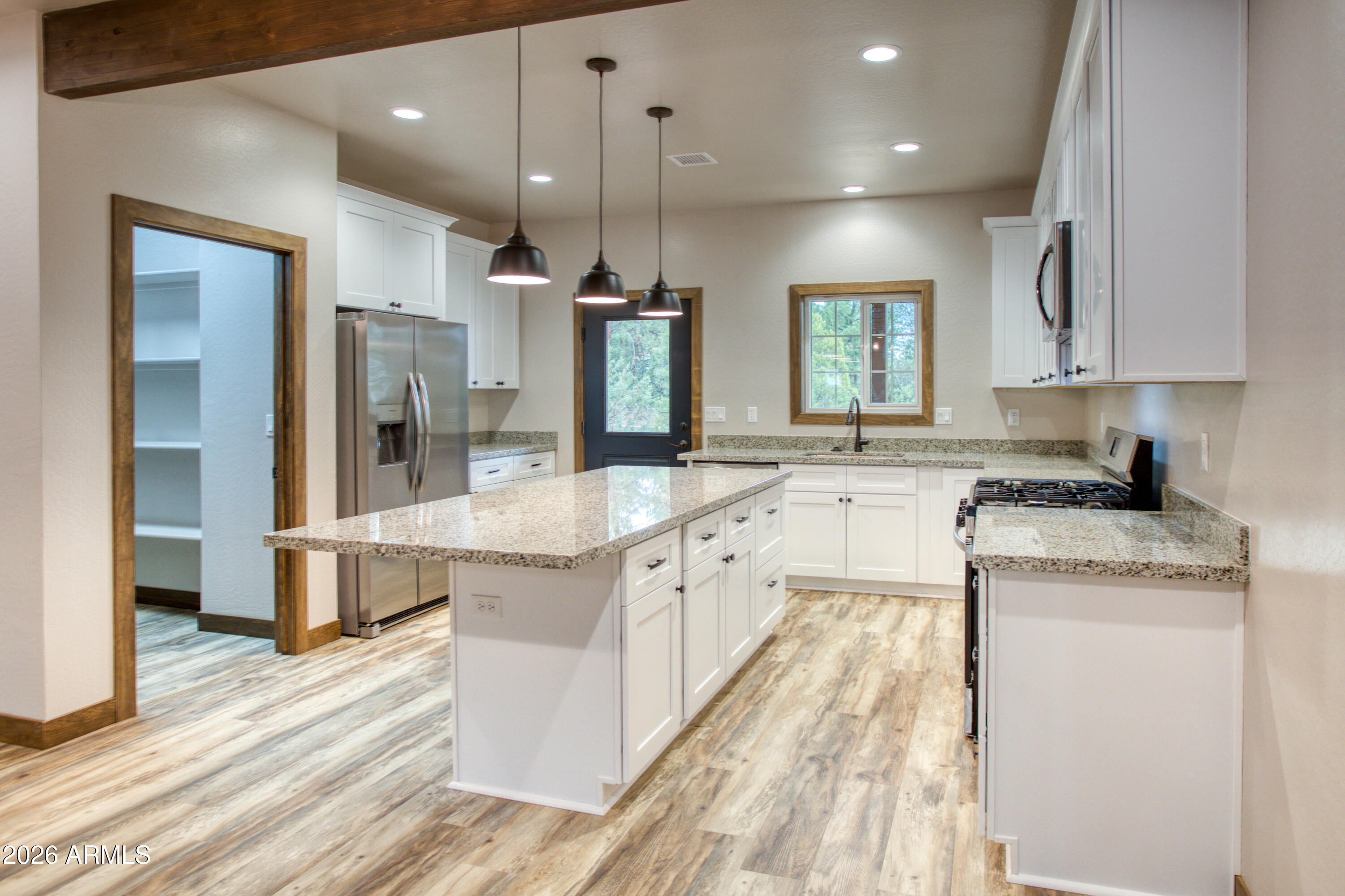 620 Campbell Lane Show Low, AZ 85901 - Photo 12 of 52 KITCHEN W LIGHTING