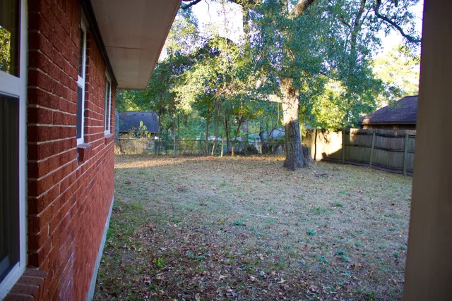 $255,000 | 206 Hillcrest Drive, Conroe, TX 77303