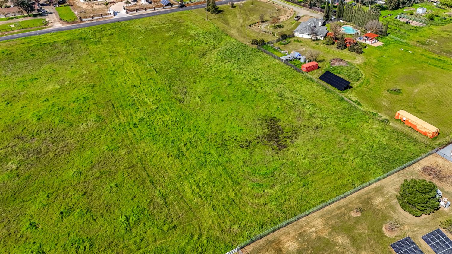 9999 Anaconda Road Madera, CA 93636 - Photo 18 of 20 a view of a garden with an outdoor space