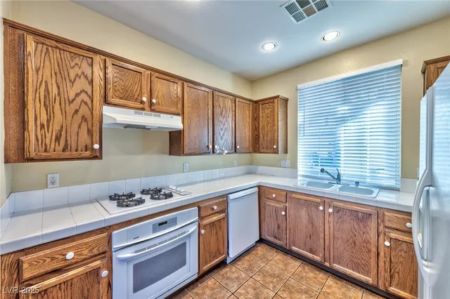 $2,095 | 6236 Huntington Ridge Avenue, Las Vegas, NV 89139