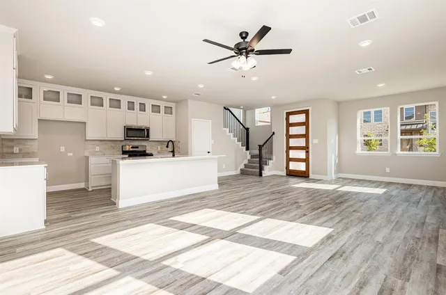 $427,990 | 7221 Bayhill Drive, Rowlett, TX 75088