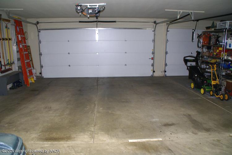 6910 Thunder Road Amarillo, TX 79119 - Photo 15 of 28 garage 2