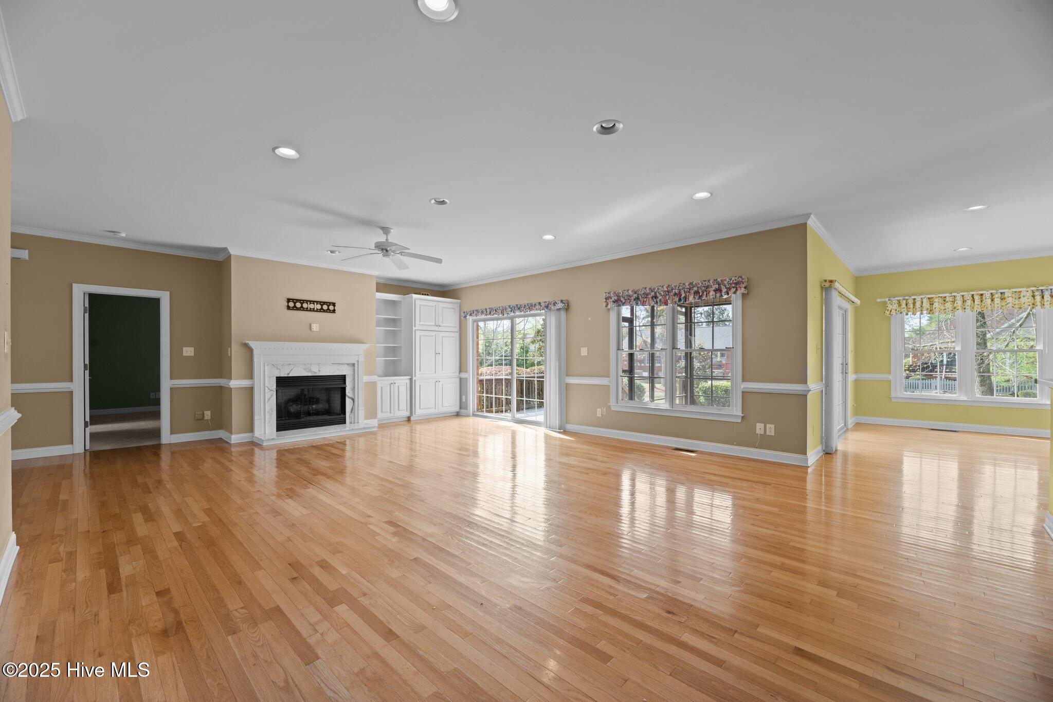 111 Mellen Road New Bern, NC 28562 - Photo 11 of 26 Large Open Living Room