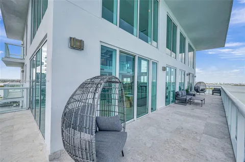 $25,000,000 | 7939 East Drive, Unit 15, North Bay Village, FL 33141