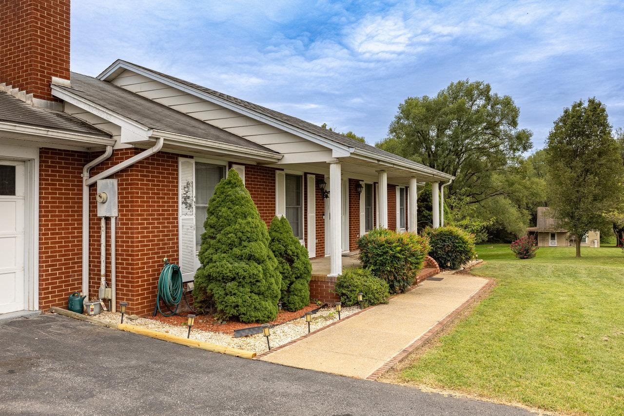 1612 Samuels Road Elkton, VA 22827 - Photo 4 of 73 Gallery Image 4